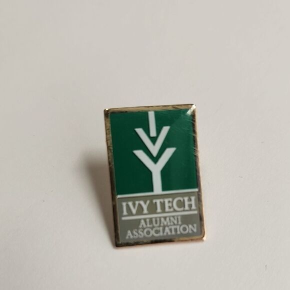 Ivy Tech Alumni Association Pin - Picture 1 of 3